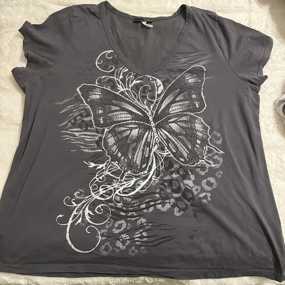 Butterfly on gray Ragzzz scene y2k shirt - Picture 2 of 5